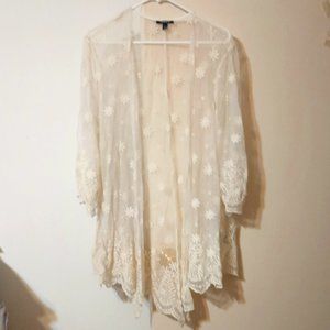 EUC ~ Torrid's Embroidered Mesh Ruana (Size 2/ Women's size: 18-20)